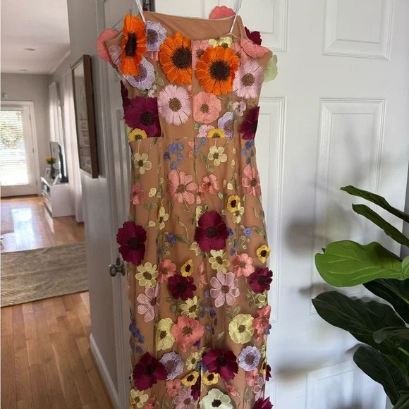 Elliatt Helena Embroidered Dress - Picture 9 of 14